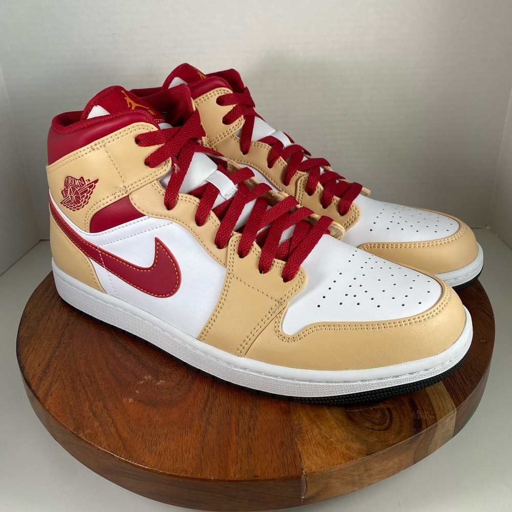 (SOLD) AIR JORDAN 1 MID